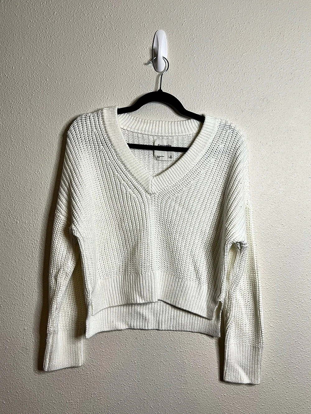 Abercrombie & Fitch V-Neck Sweater in White Size XS Like New